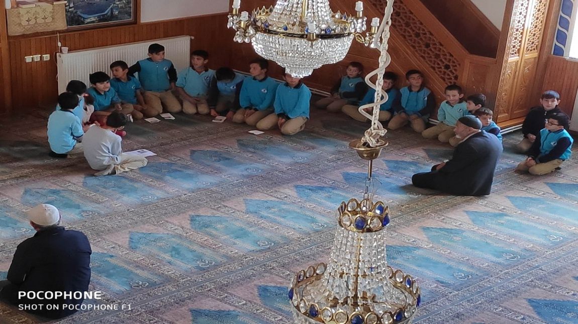 Öğrencilerimiz Bugün Kızılca Köyü Camiisinde Mevlid Kandili Programı İcra Ettiler