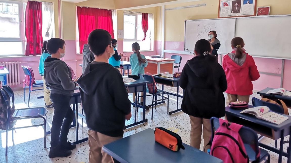 Kızılca Ortaokulu 5-A Sınıfı Öğrencileri Bugün İngilizce Dersinde Vücut Organlarının İngilizcesini Öğrendiler
