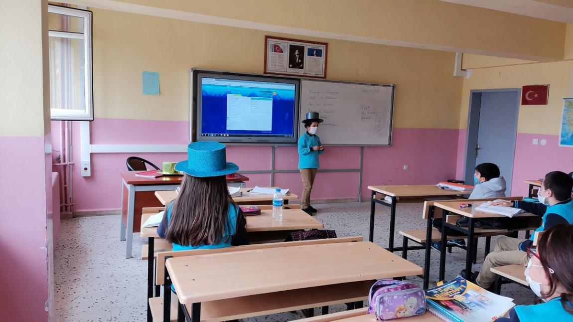 Ortaokul 6.Sınıf Öğrencilerimiz Fen Bilimleri Dersinde Konuyu 6 Şapka Kuralı İle İşlediler