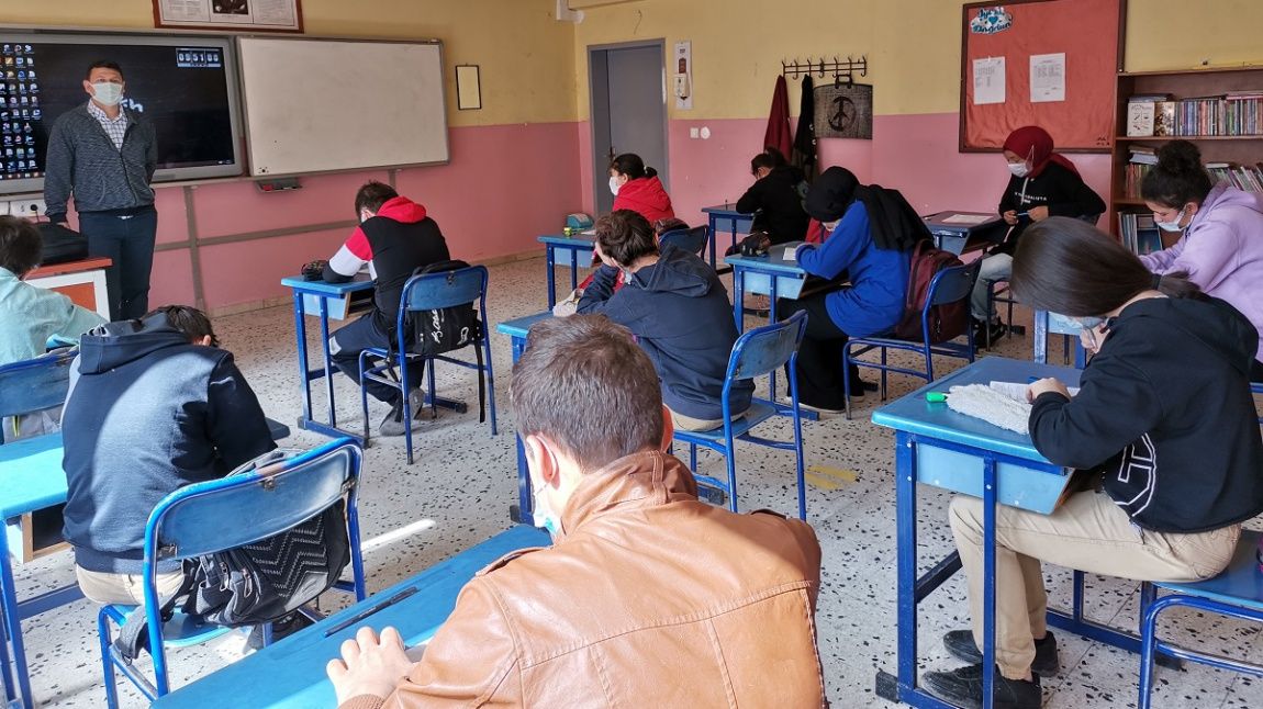 Ortaokul 8.Sınıf Öğrencilerimiz Bugünkü Türkçe Dersinde Deneme Sınavı Çözdüler