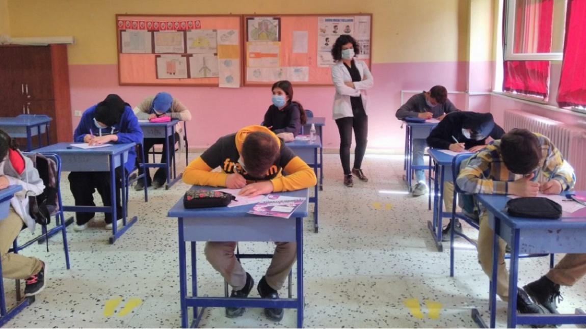 Yüz Yüze Eğitimin Son Gününde LGS Sınavına Girecek Olan 8.Sınıf Öğrencilerimize Bugün Deneme Hazırlık Sınavı Uyguladık