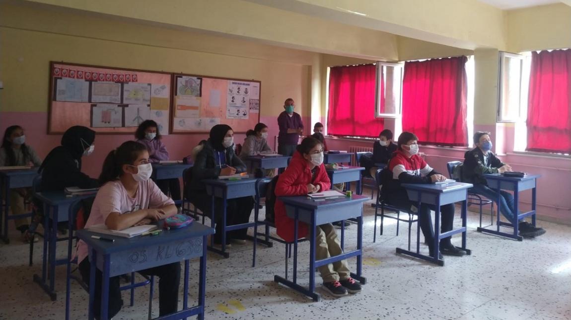 Okul Müdürümüz Murat ÖNDER'den LGS'ye Girecek Öğrencilerine Son Uyarılar