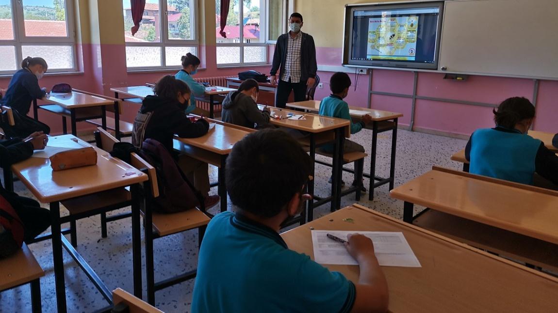 Ortaokul 6.Sınıf Öğrencilerimiz Bugünkü Türkçe Dersinde Sözcükte Anlam Konusunu Öğrendiler
