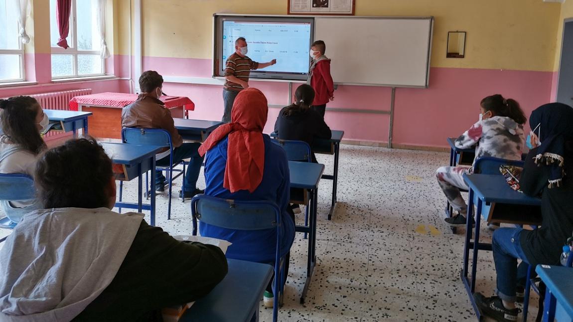 Bugün Ortaokul 8.Sınıf Öğrencilerimize Amasya'da Sınavla Öğrenci Alan Ortaöğretim Kurumları Tanıtıldı