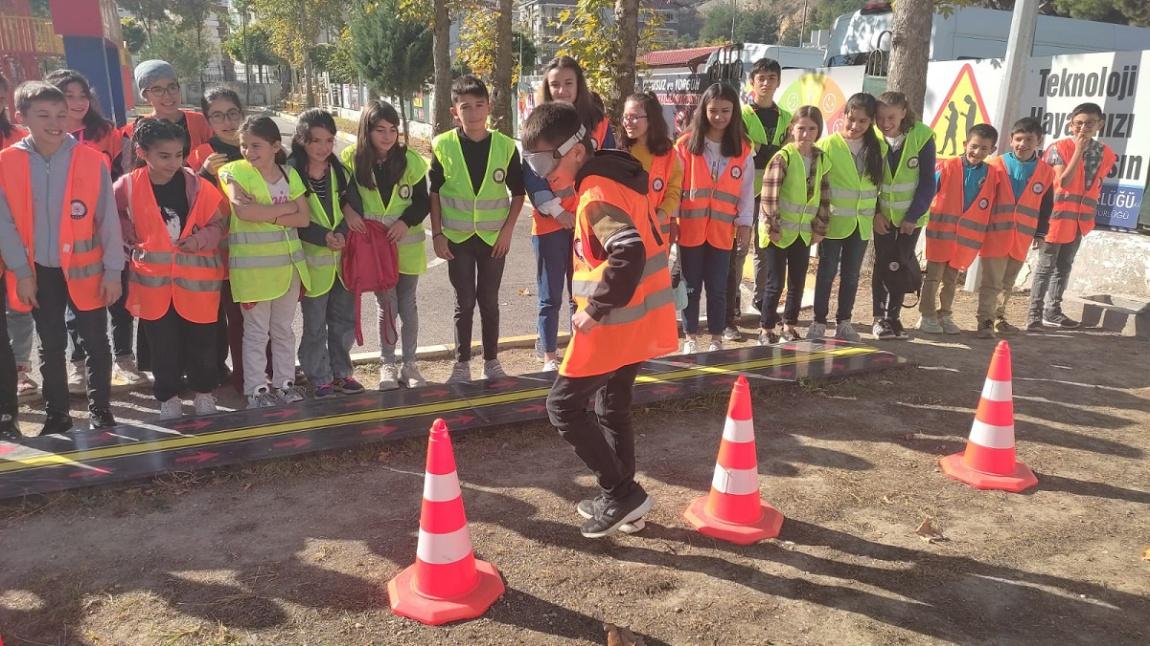 Öğrencilerimiz Çocuk Trafik Eğitim Parkı'nda Eğitimlere Başladı