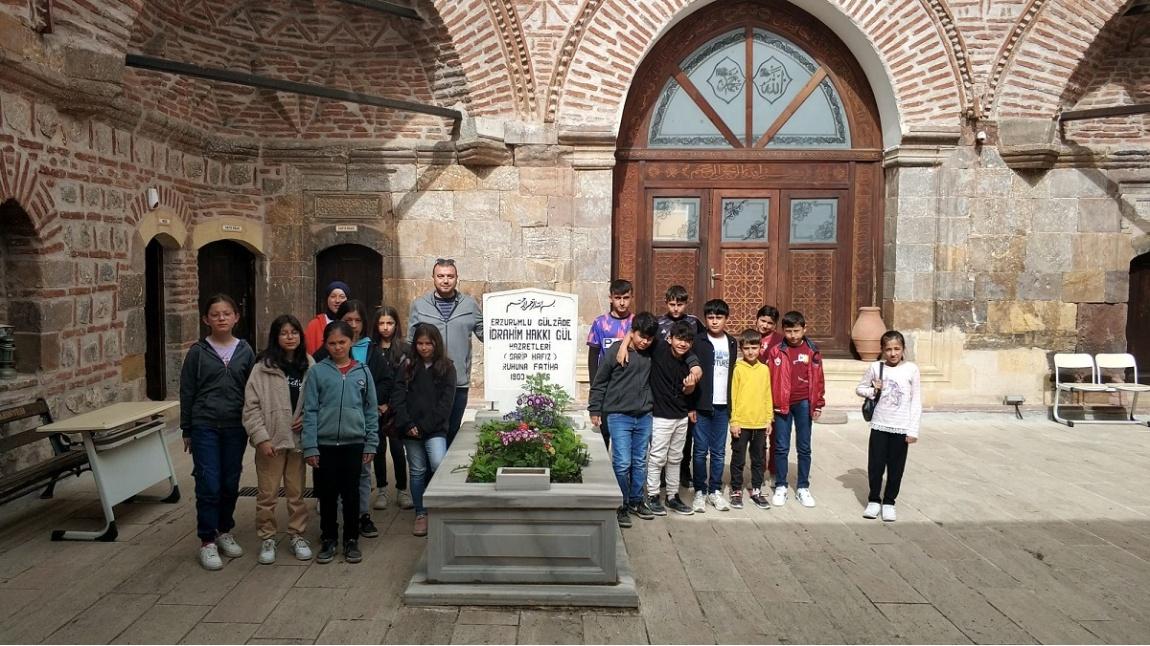 Öğrencilerimiz Bugün Gümüşhacıköy İlçesinin ve Gümüş Mahallesinin Tarihi Mekanlarını, Kültürel Varlıklarını Ziyaret Ettiler