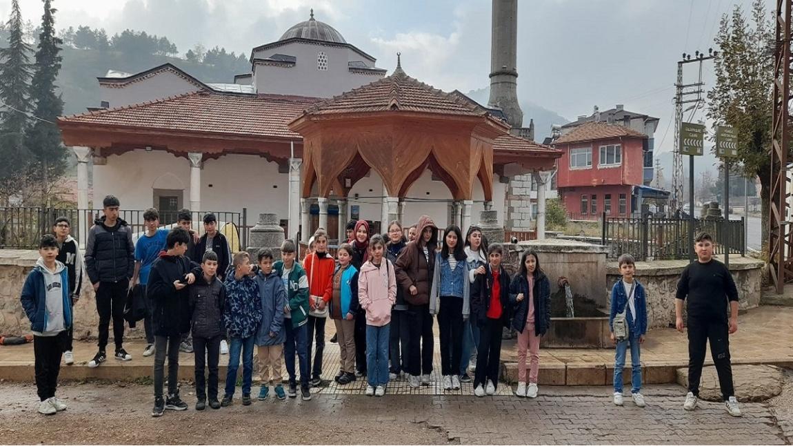 Öğrencilerimiz Bugün Gümüşhacıköy İlçesinin ve Gümüş Mahallesinin Tarihi Mekanlarını, Kültürel Varlıklarını Ziyaret Ettiler